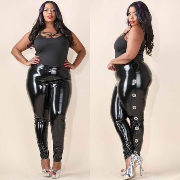 PLUS 1x-3x Gromet detailed Black PU leggings - Picture 3 of 8